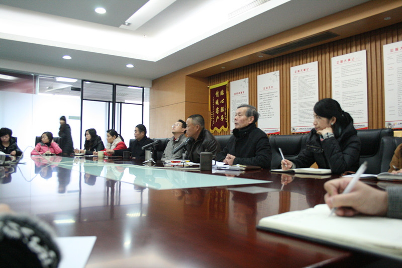 2012年12月27日，企福天地党支部举办十八大精神学习讲座