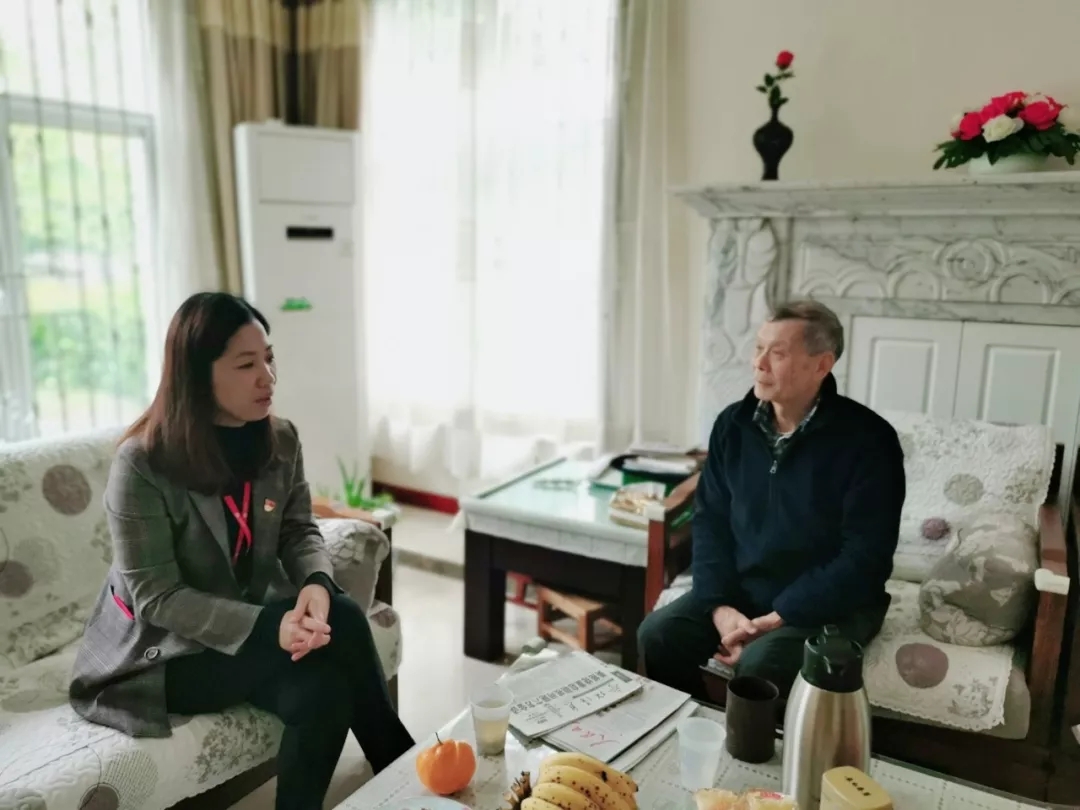 2019.4企福天地党支部五一节前走访慰问退休老党员