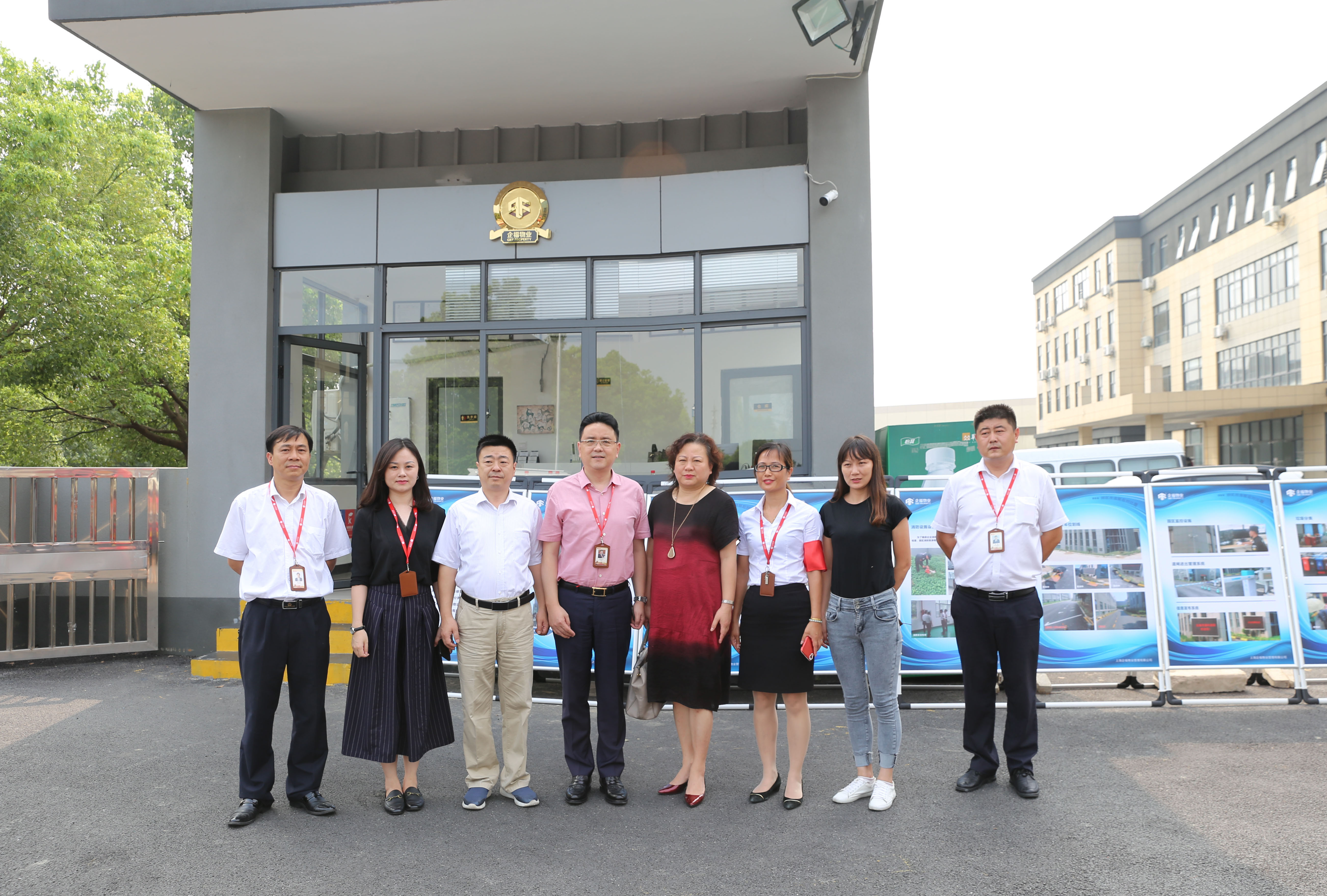 2019.8松江区石湖荡镇党委书记沈冬林、副镇长沈巧英莅临企福华通科技园调研