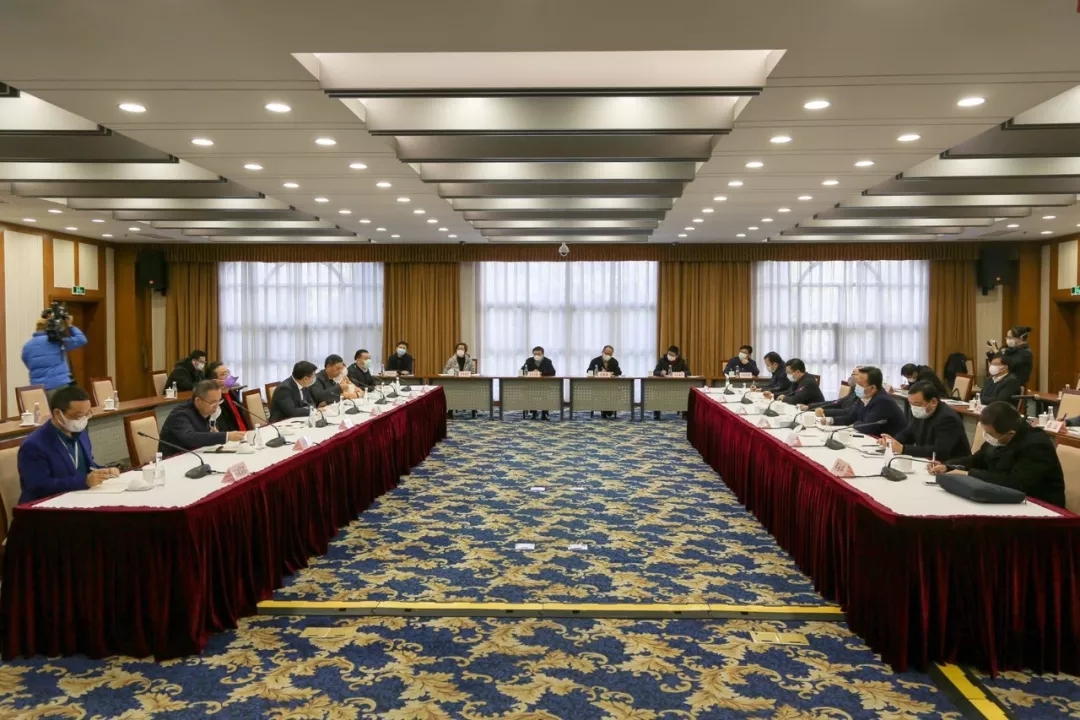 2020.2上海市政协副主席、市工商联主席、市总商会会长王志雄来松江调研，企福集团等7家民企参加座谈