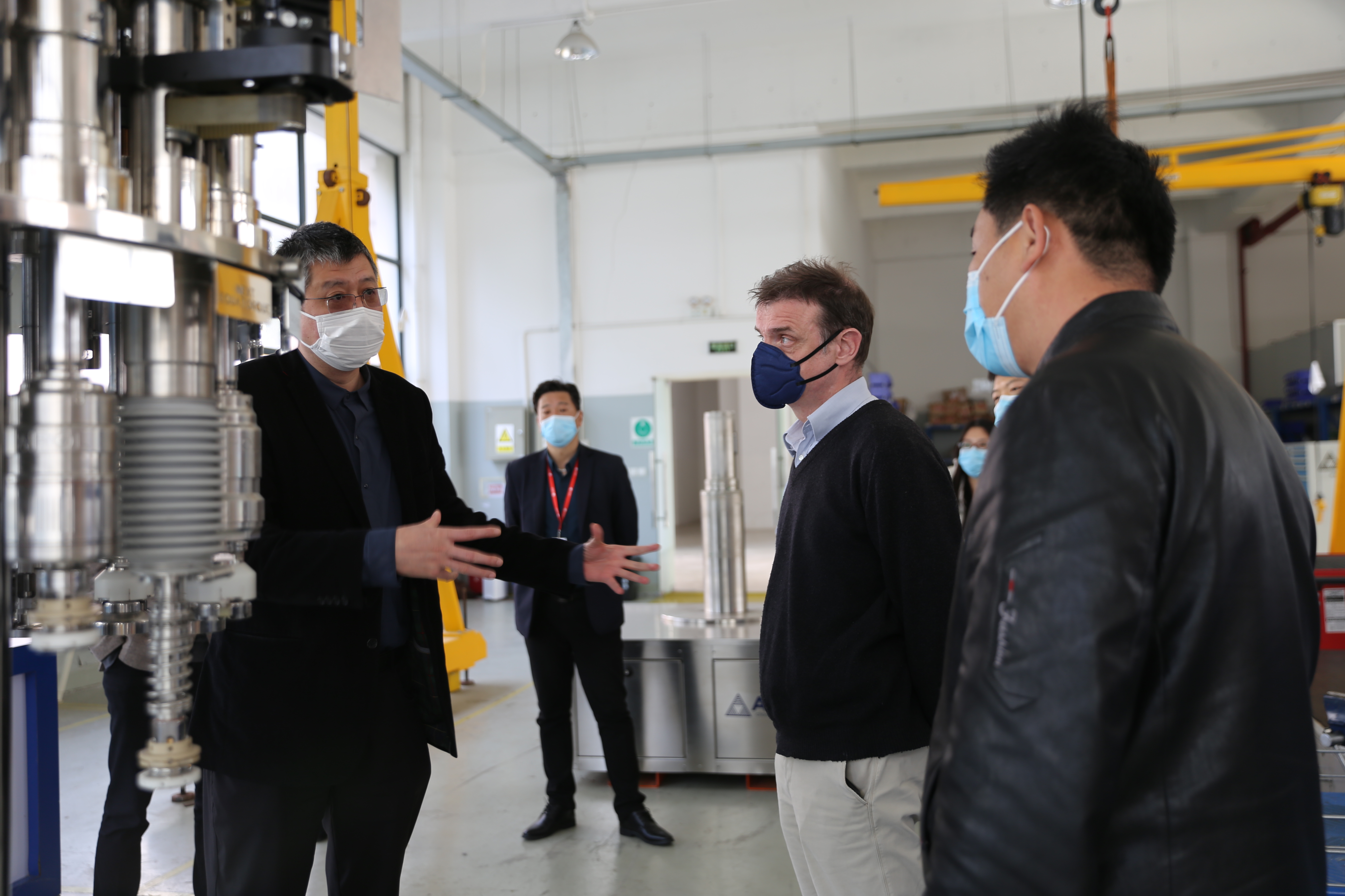 2020.3松江区副区长陈晓军走访调研企福科技园外资企业