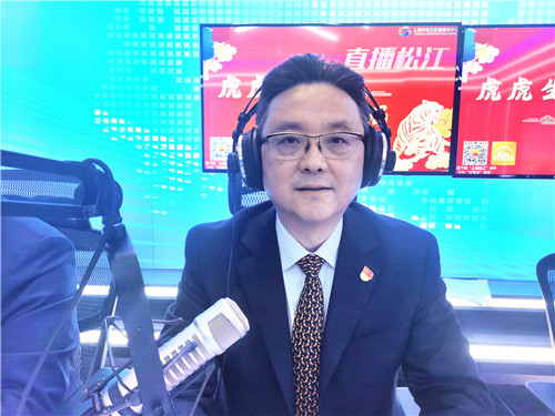 2022.3 企福集团总裁张建军受邀参加《直播松江》栏目