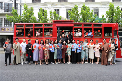 2023.7 企福天地党支部在车墩影视基地开展主题党日活动