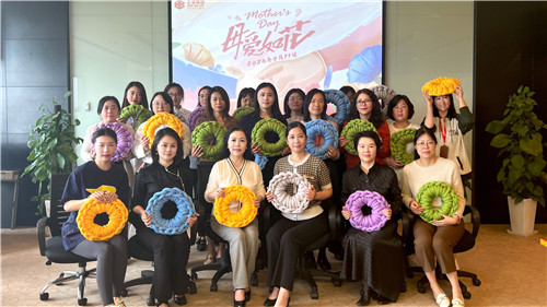 2024.5 企福集团举办母亲节甜甜圈抱枕DIY活动