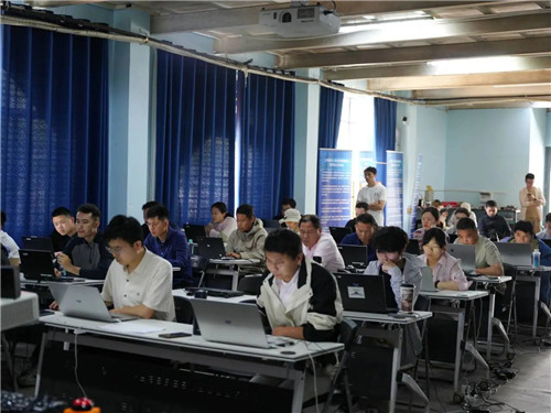 李焦龙2_副本.jpg