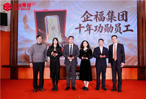 颁奖:10年功勋_副本.jpg 颁奖:10年功勋_副本.jpg